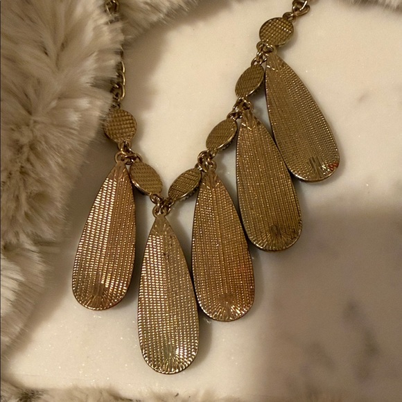 NWT Ella Black and Gold Teardrop Necklace Set - Picture 3 of 5